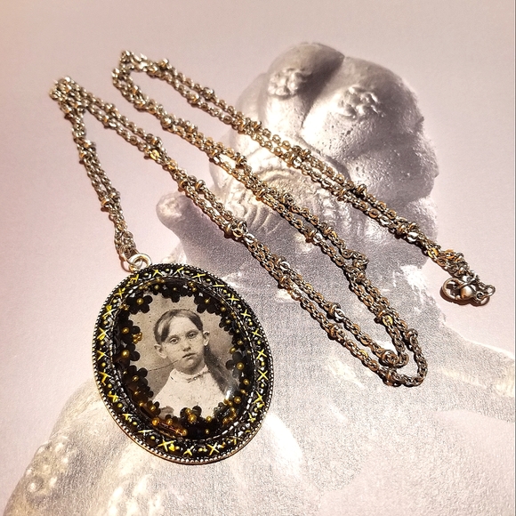 VICTORIAN PICTURE MzMax Resin Designs Large Pendant Necklace - Picture 2 of 8